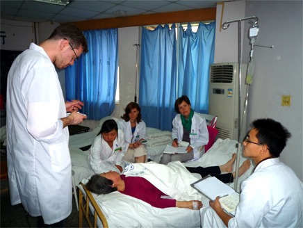 In der Uniklinik mit Patienten